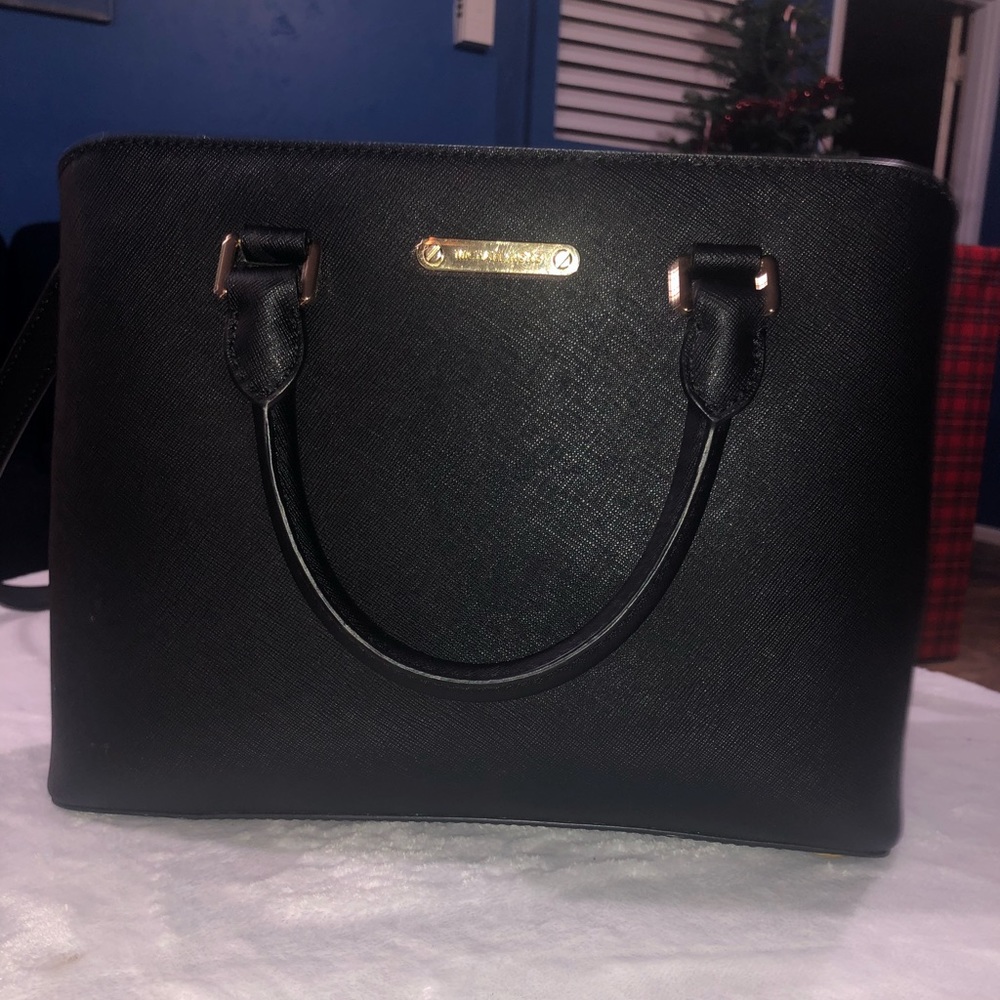 Michael Kors - Picture 1 of 3